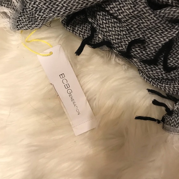🔥New! BCBGeneration chic scarf/ pashmina wrap🔥 - Picture 2 of 5